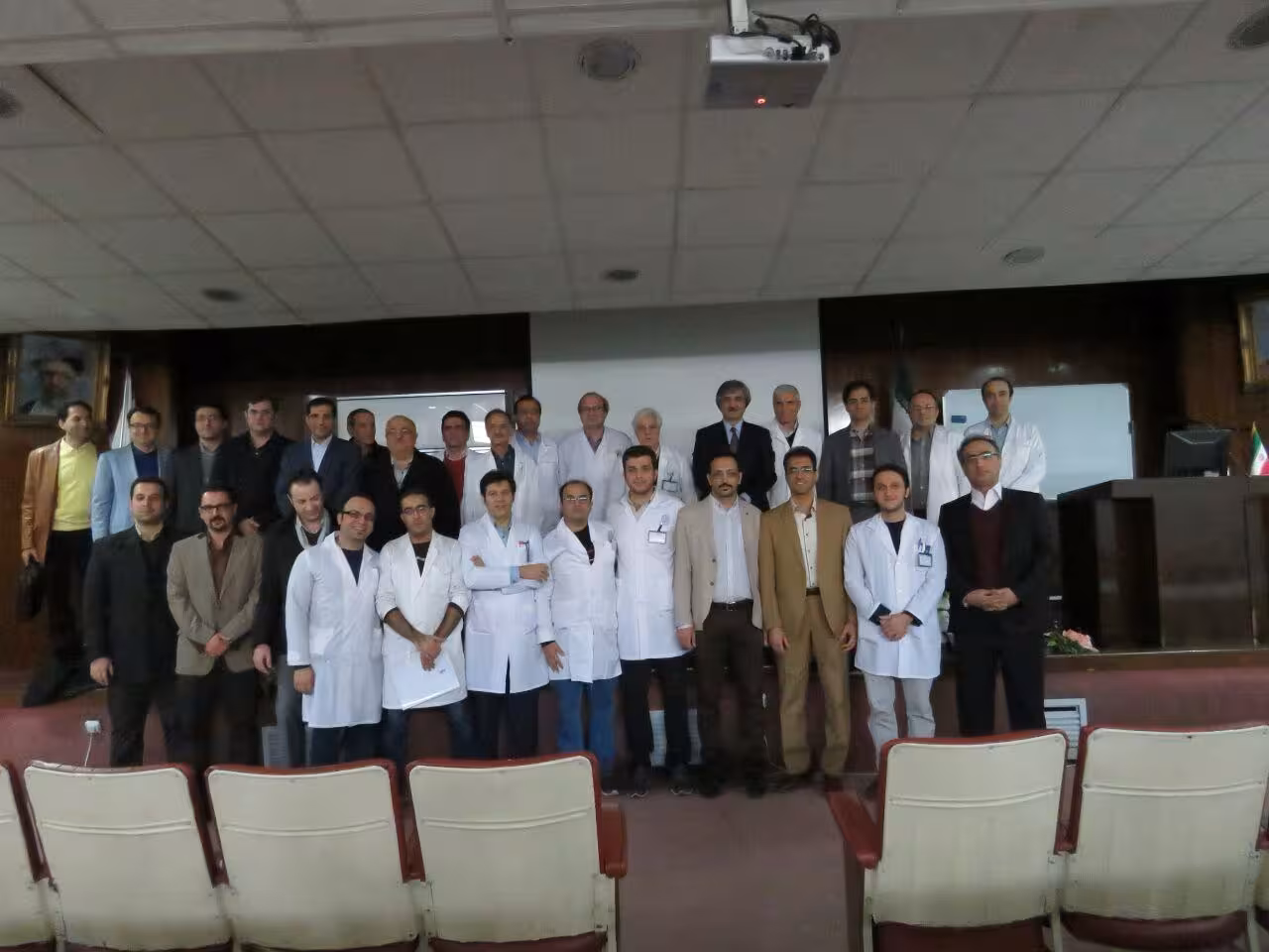 استبدال مفصل الركبة والورك في إيران | د. شايان توابي – خانه زانو (بيت الركبة) طهران - IMG 9880 1 محاضرة د. شايان توابي في مؤتمر جراحة الركبة والورك